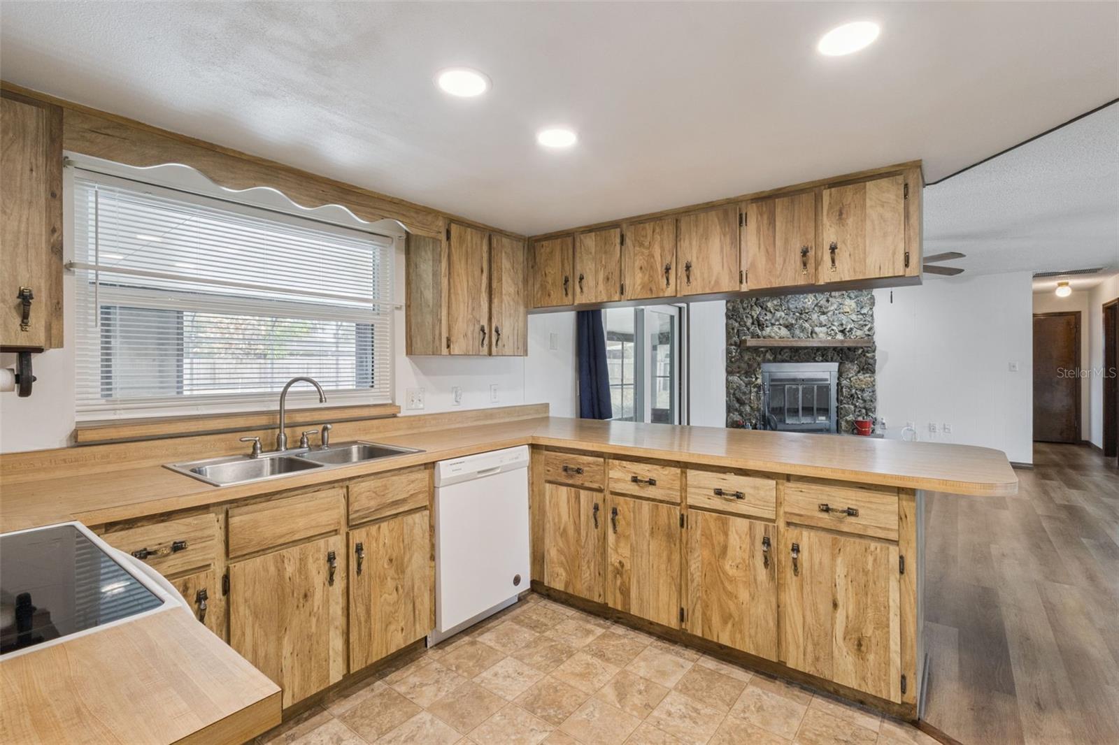 Image 9 of 31 For 35025 Raintree Drive