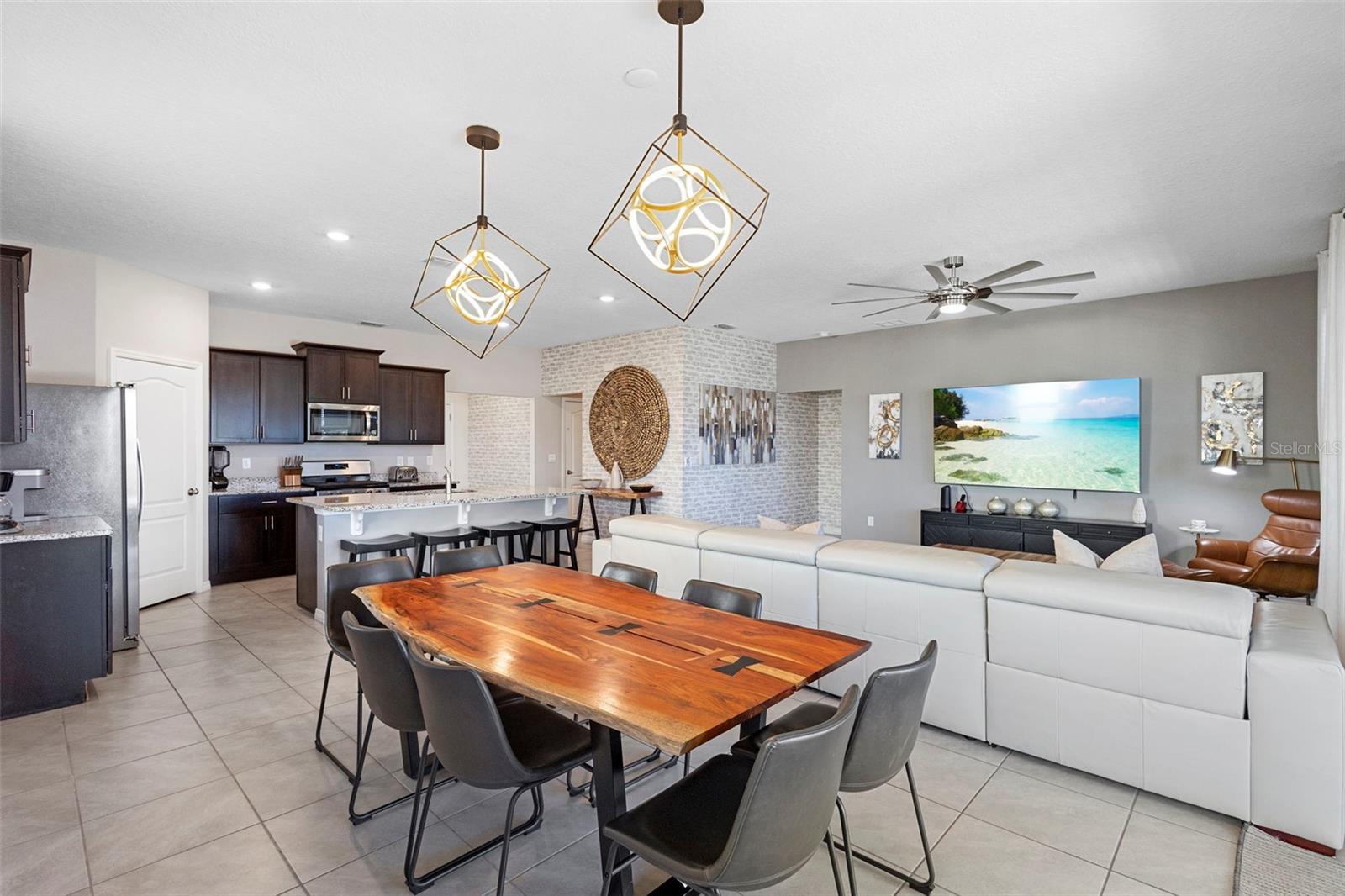 Image 13 of 65 For 7592 Oakmoss Loop