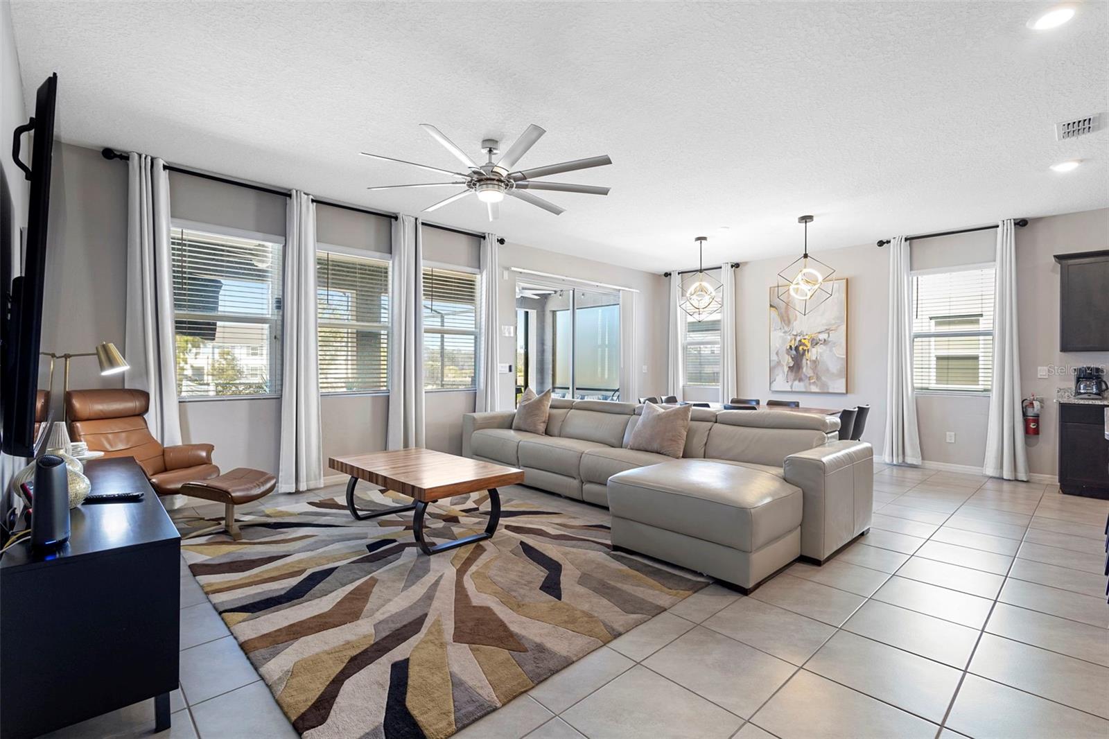 Image 15 of 65 For 7592 Oakmoss Loop