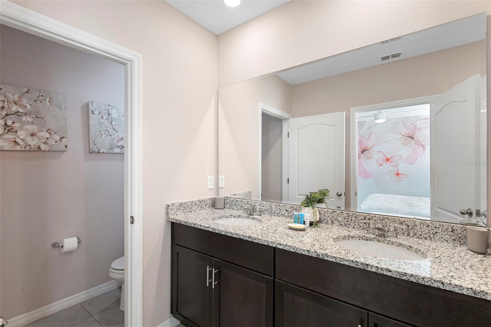 Image 28 of 65 For 7592 Oakmoss Loop