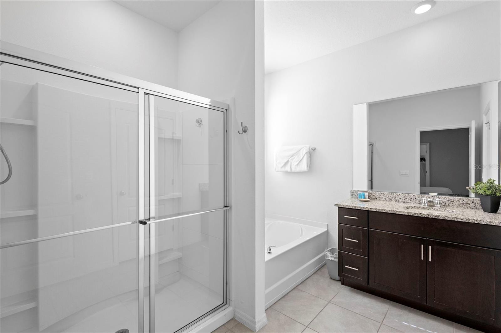 Image 36 of 65 For 7592 Oakmoss Loop