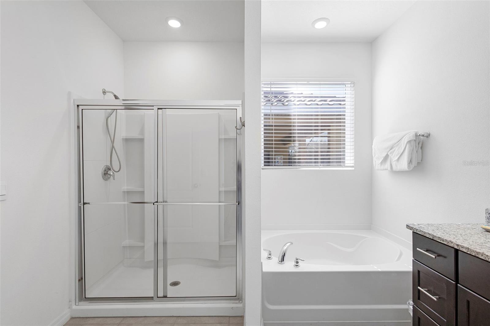 Image 37 of 65 For 7592 Oakmoss Loop