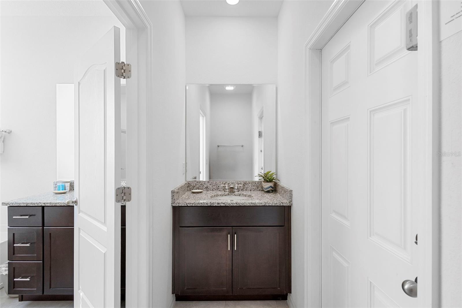 Image 38 of 65 For 7592 Oakmoss Loop