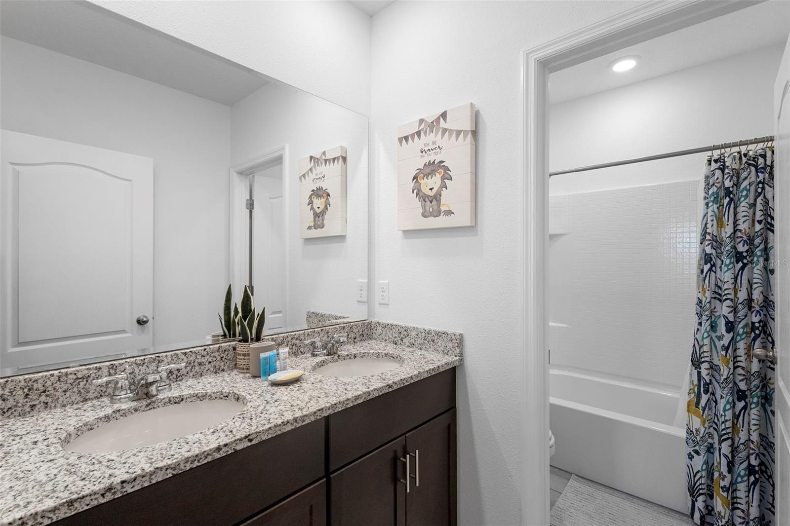 Image 39 of 65 For 7592 Oakmoss Loop