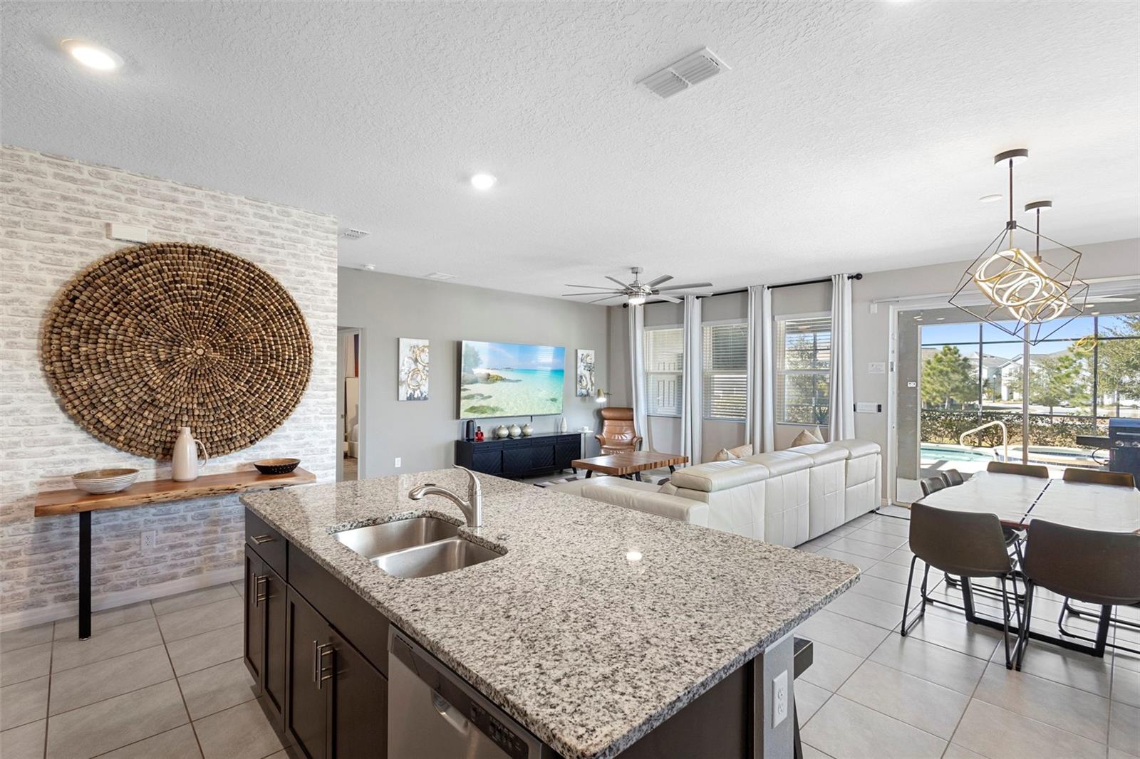 Image 8 of 65 For 7592 Oakmoss Loop