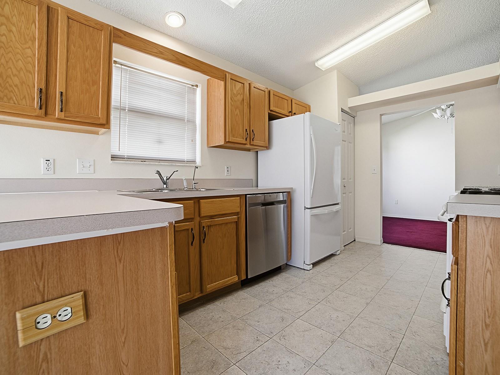 Image 11 of 37 For 752 Old Oaks Lane