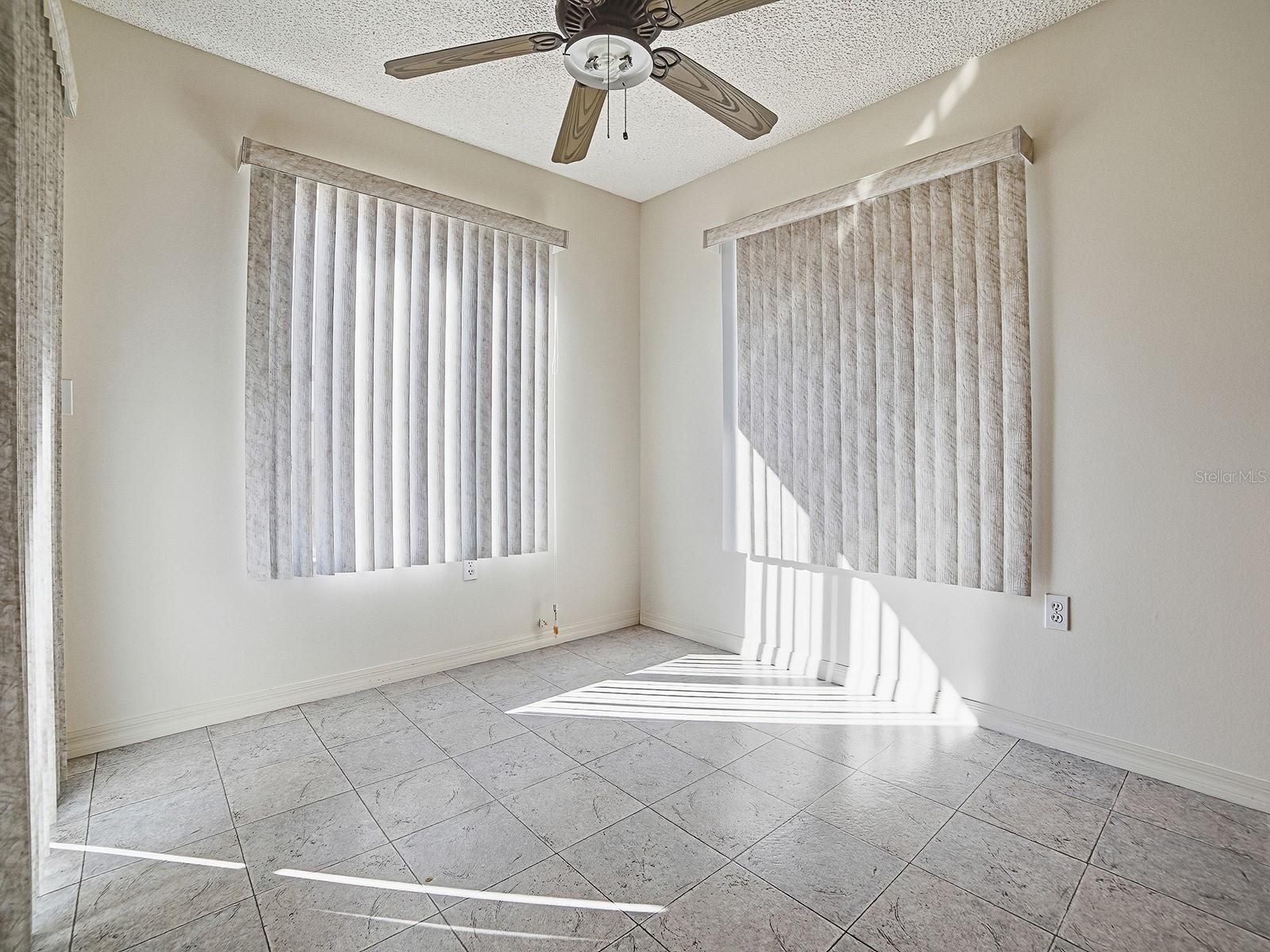 Image 14 of 37 For 752 Old Oaks Lane