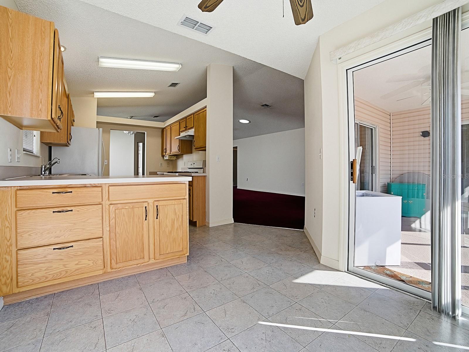 Image 15 of 37 For 752 Old Oaks Lane