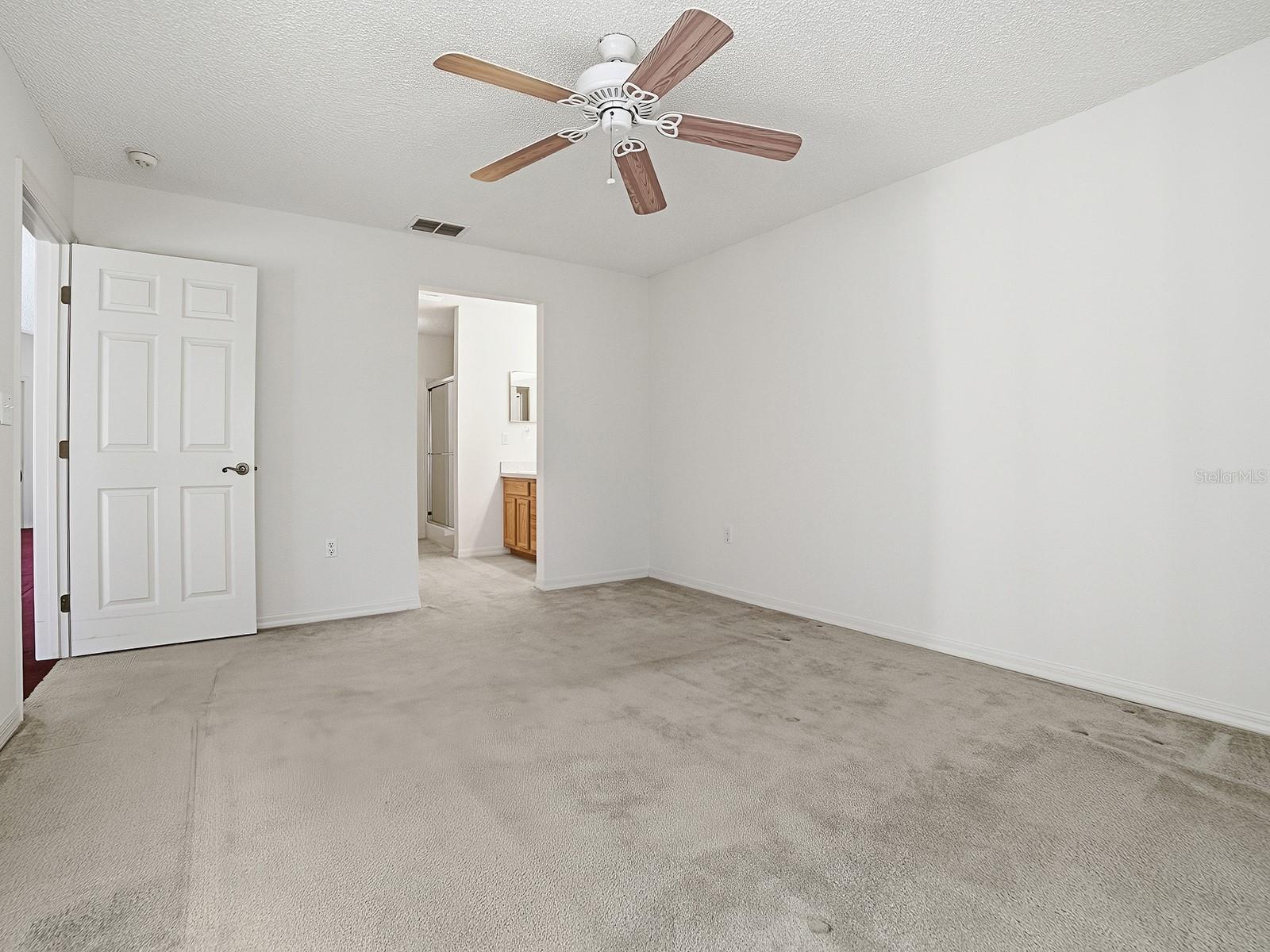 Image 19 of 37 For 752 Old Oaks Lane