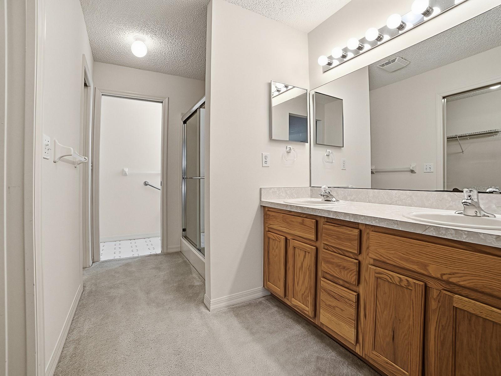 Image 20 of 37 For 752 Old Oaks Lane