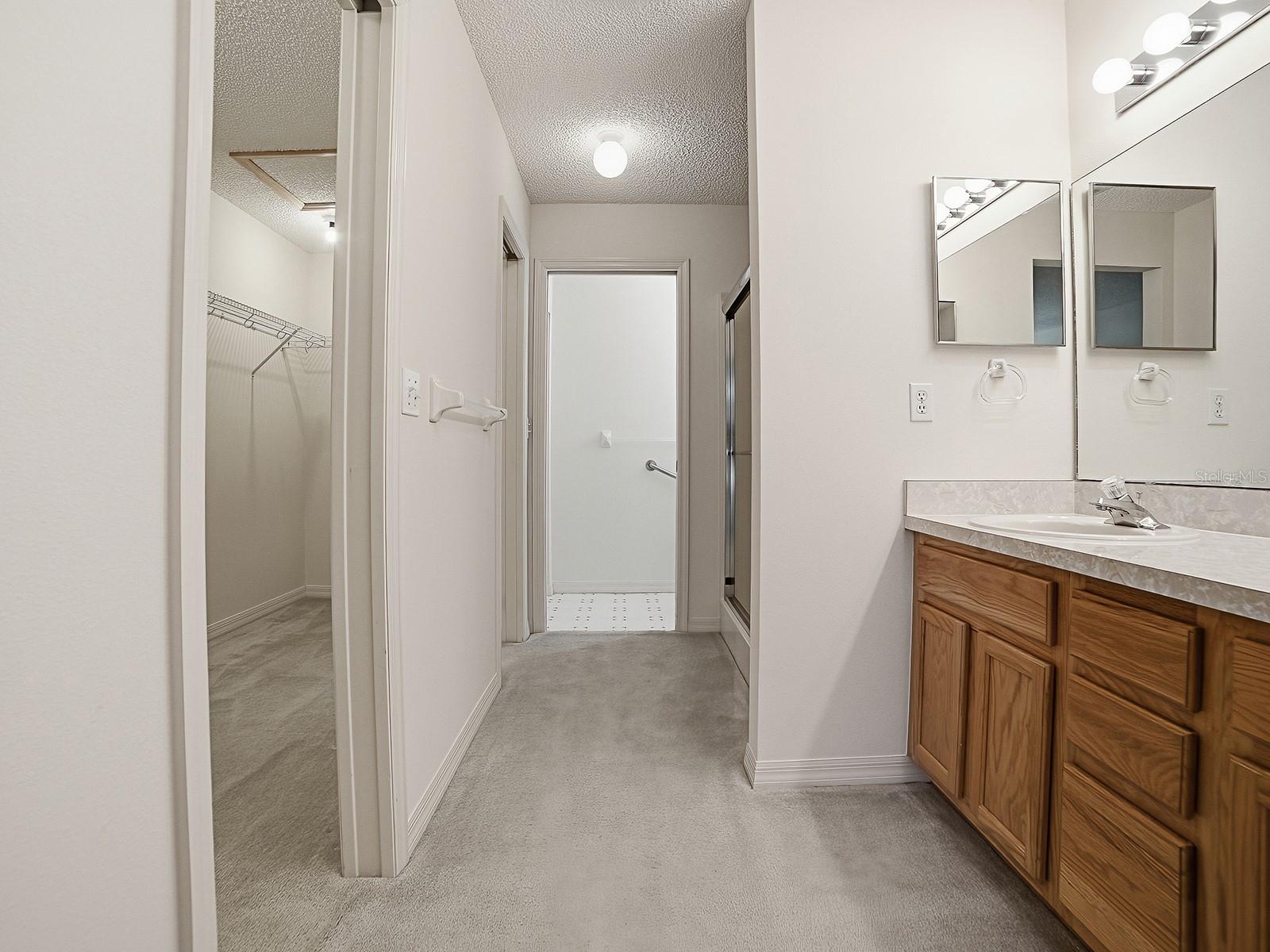 Image 21 of 37 For 752 Old Oaks Lane