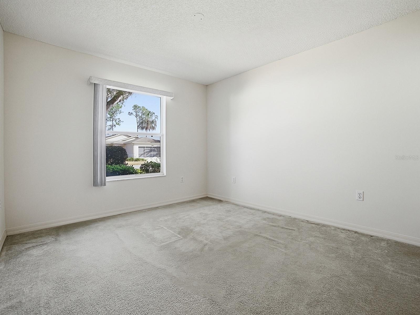 Image 22 of 37 For 752 Old Oaks Lane