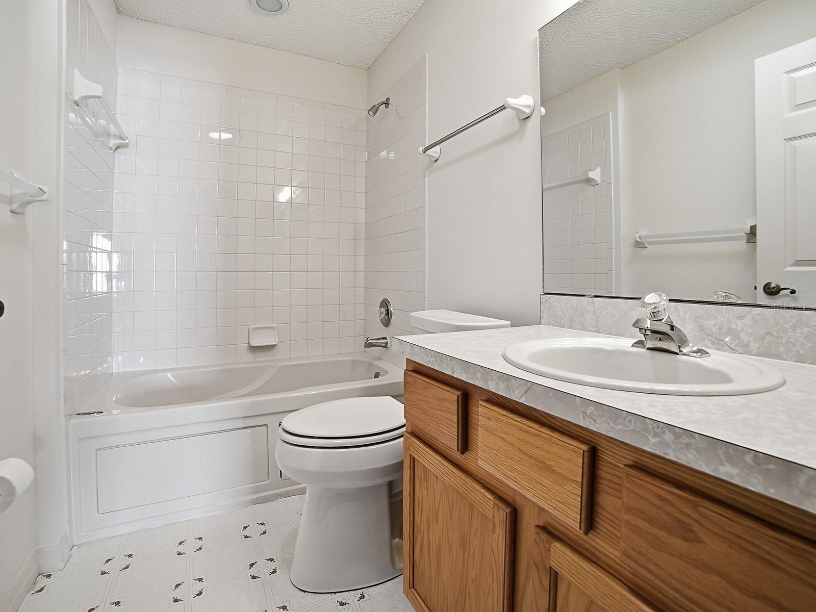 Image 24 of 37 For 752 Old Oaks Lane