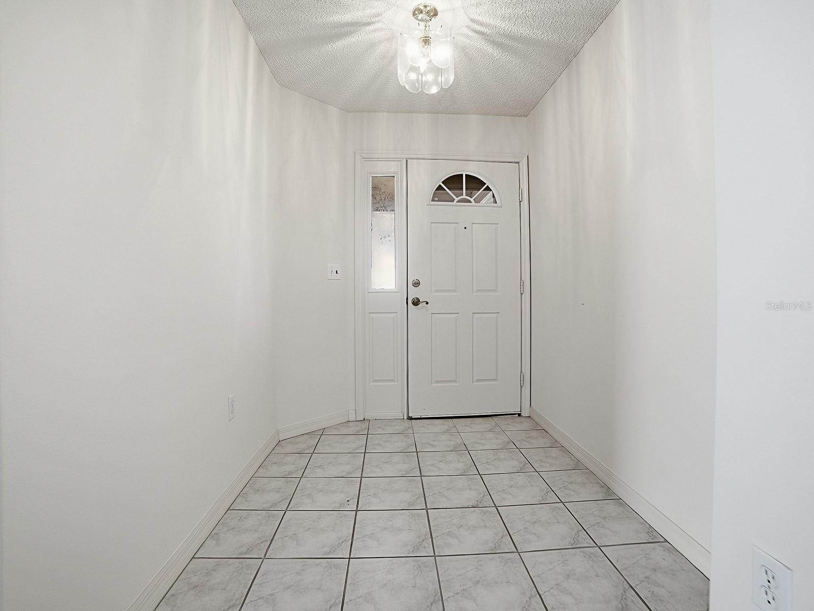 Image 3 of 37 For 752 Old Oaks Lane