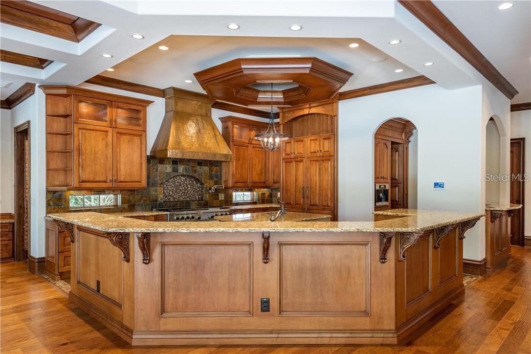 Image 8 of 64 For 16332 Pendio Drive