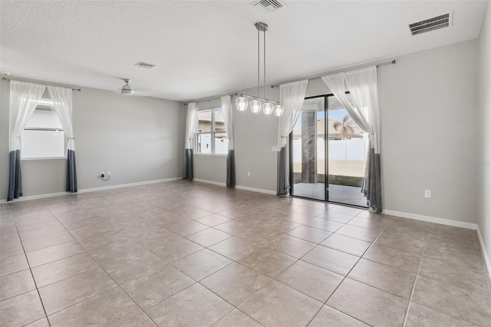 Image 7 of 60 For 4040 Dragonfly Drive