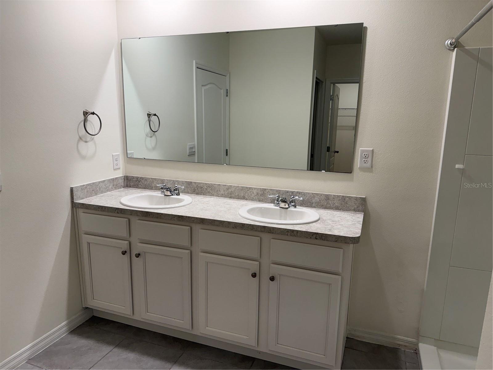 Image 23 of 30 For 1792 Henin Circle