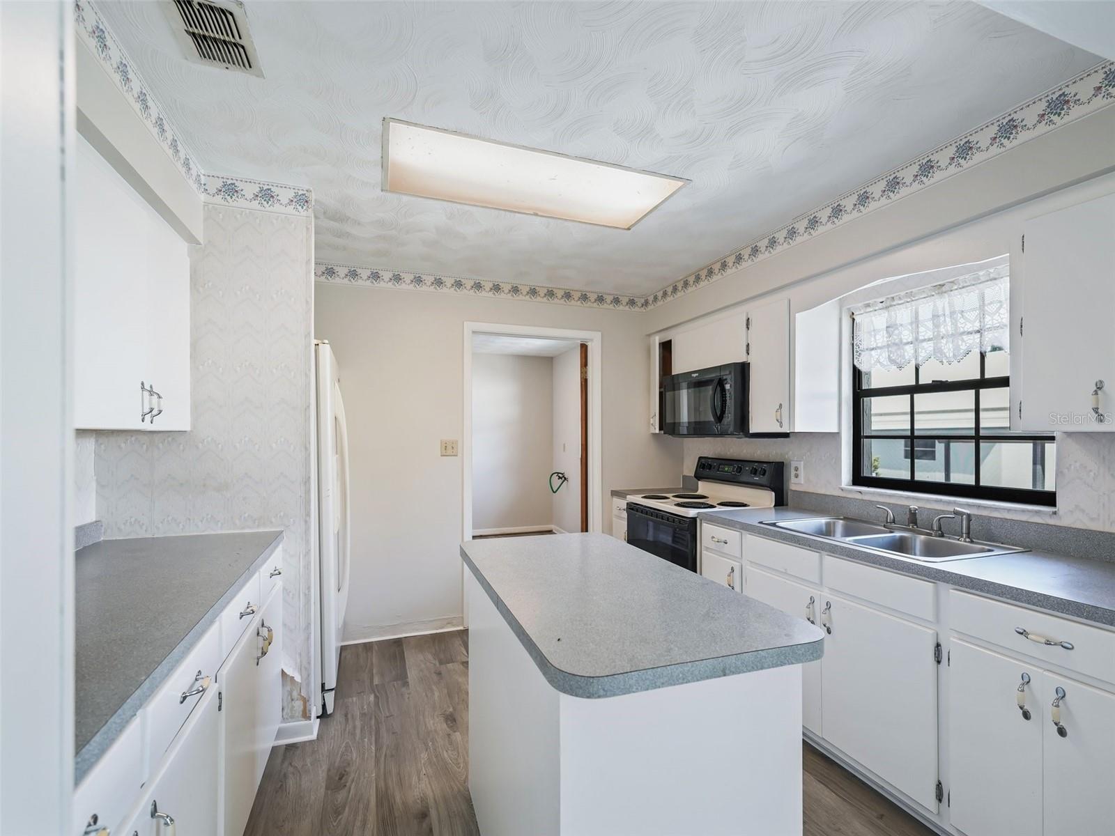 Image 11 of 33 For 11495 121st Lane Road