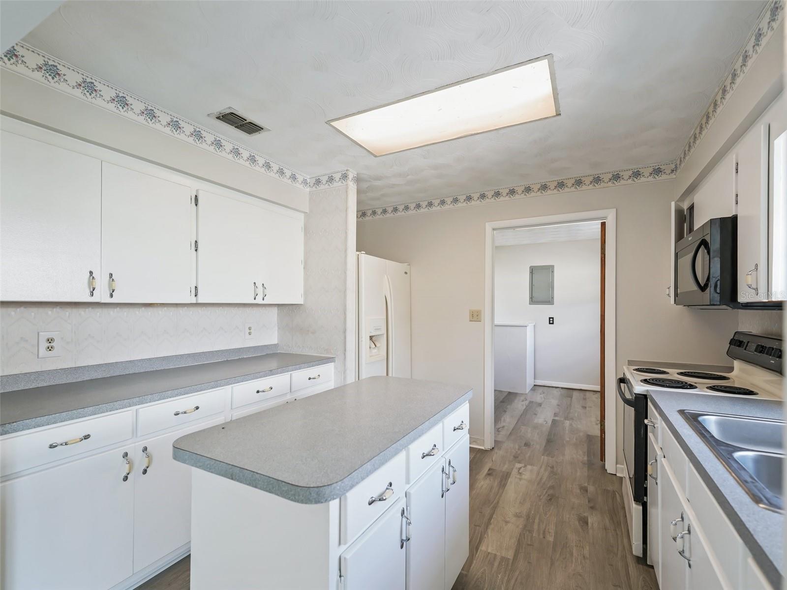 Image 12 of 33 For 11495 121st Lane Road