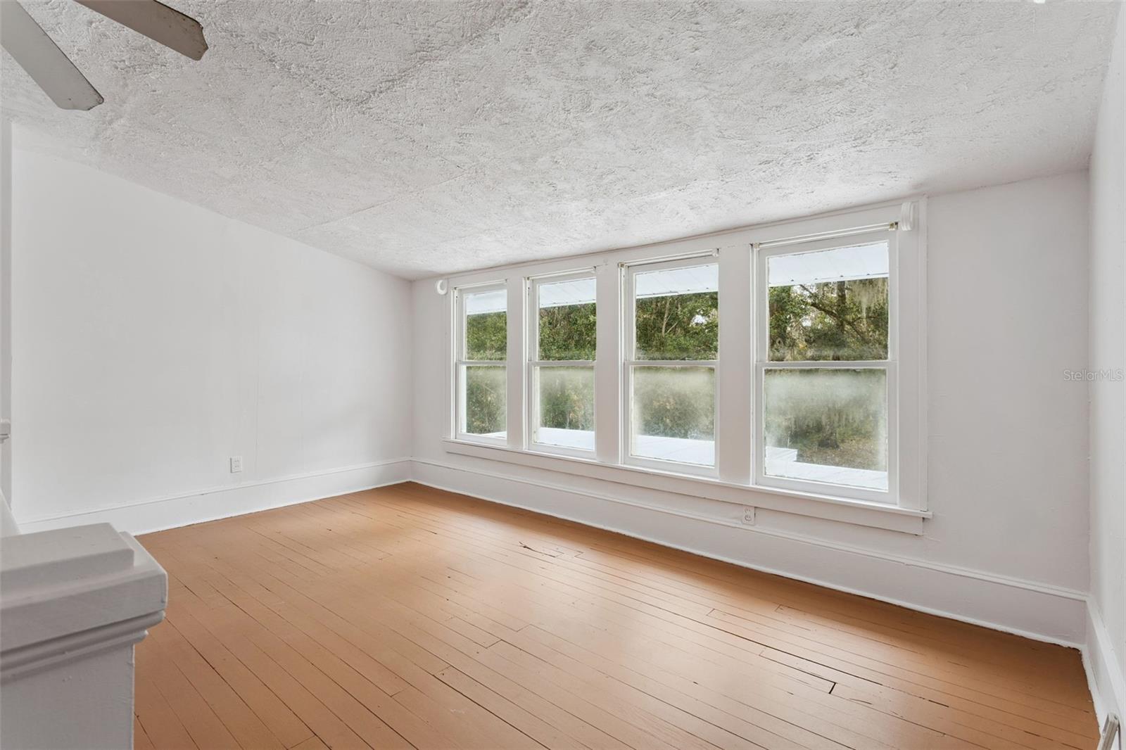 Image 11 of 38 For 212 Cassady Street