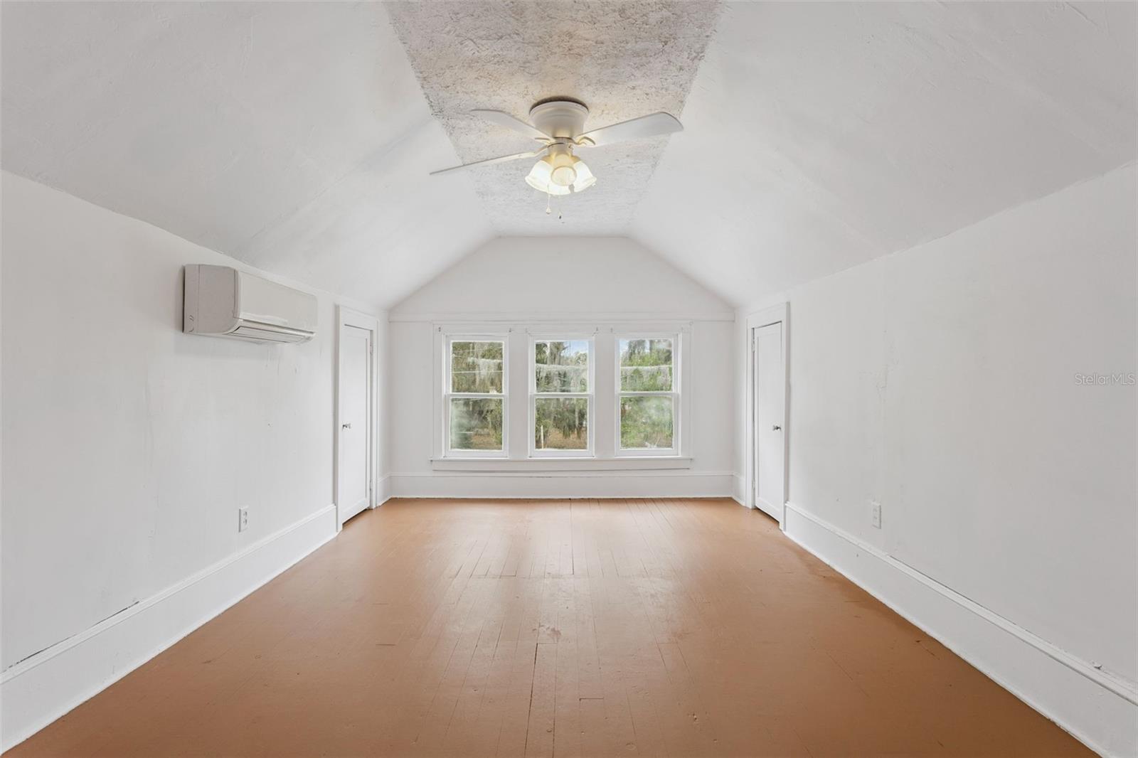 Image 12 of 38 For 212 Cassady Street