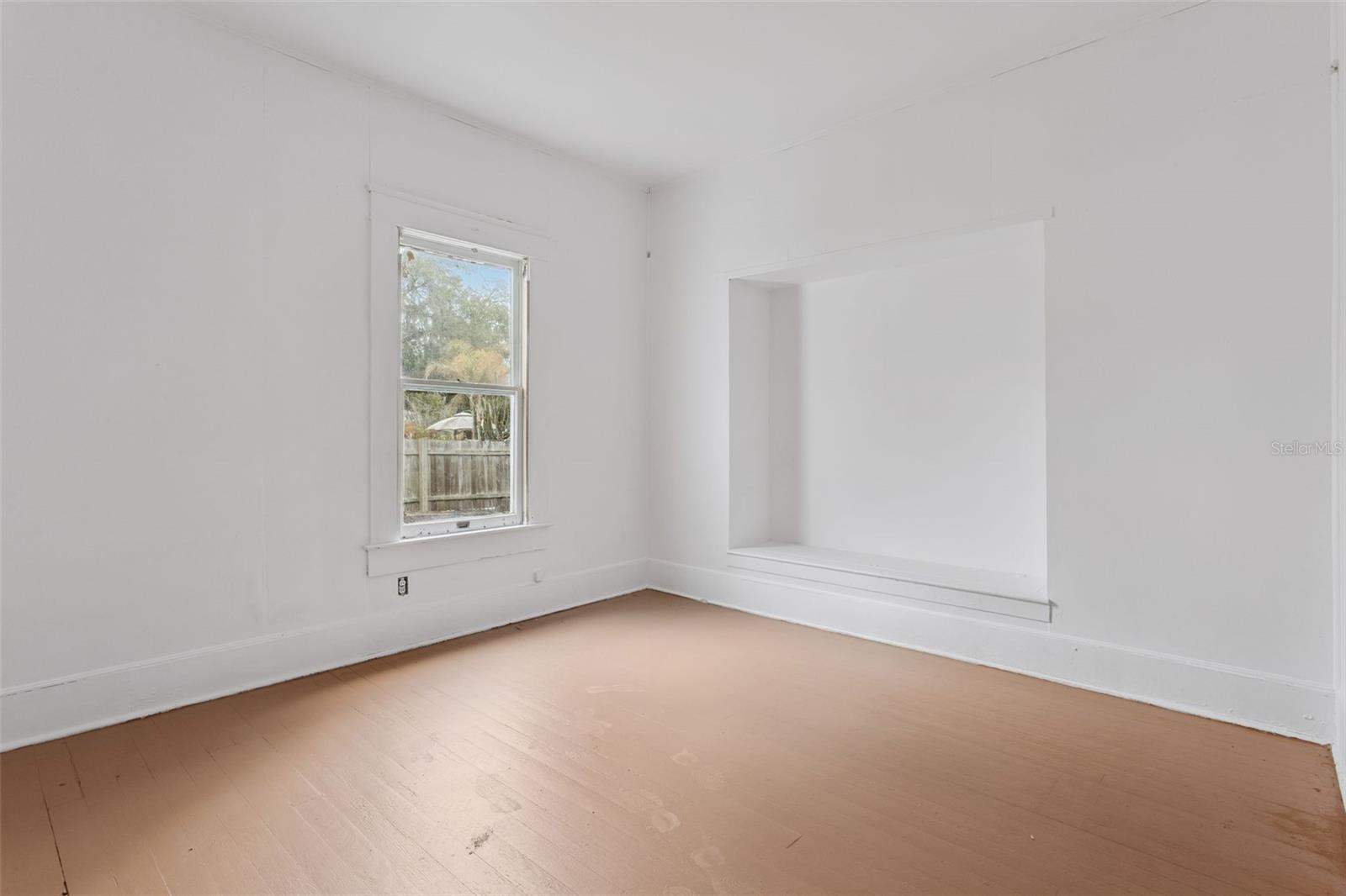 Image 16 of 38 For 212 Cassady Street