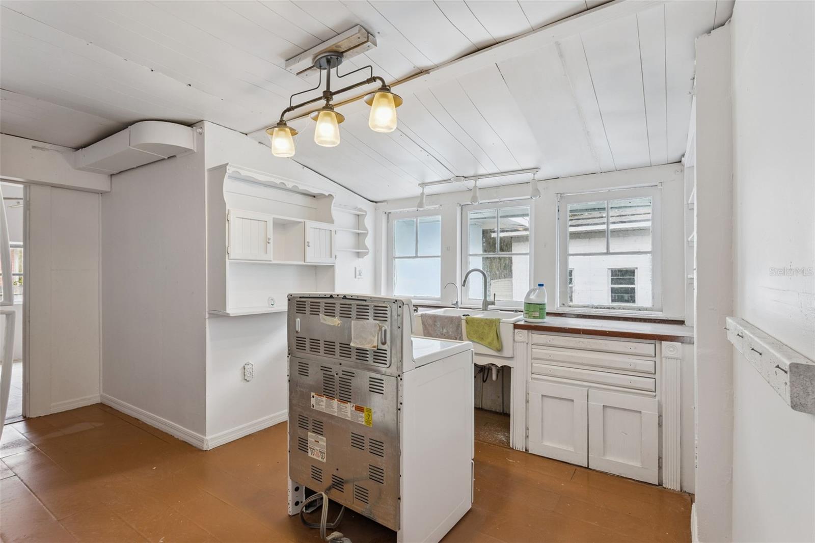 Image 8 of 38 For 212 Cassady Street