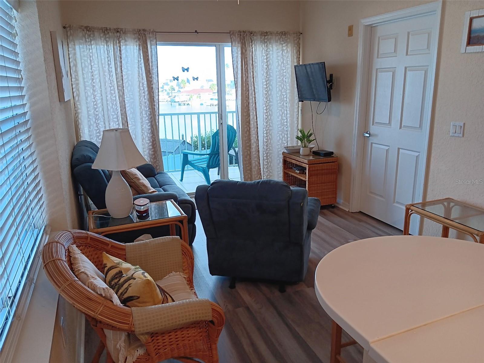 Image 3 of 13 For 13999 Gulf Boulevard 201