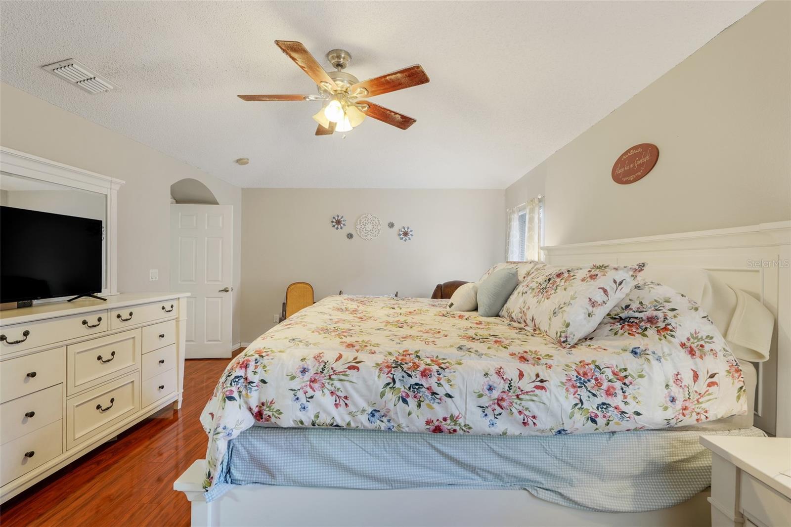 Image 26 of 55 For 17428 Woodfair Drive