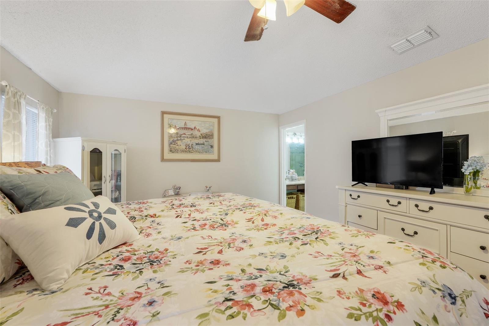 Image 27 of 55 For 17428 Woodfair Drive