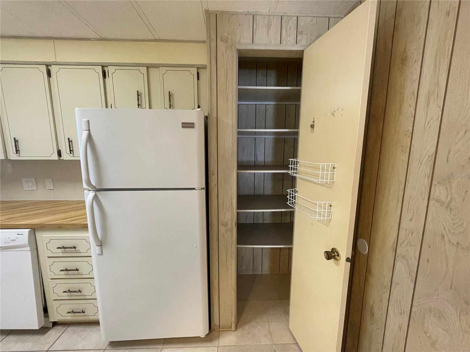 Image 11 of 30 For 3366 Evergreen Road 1701