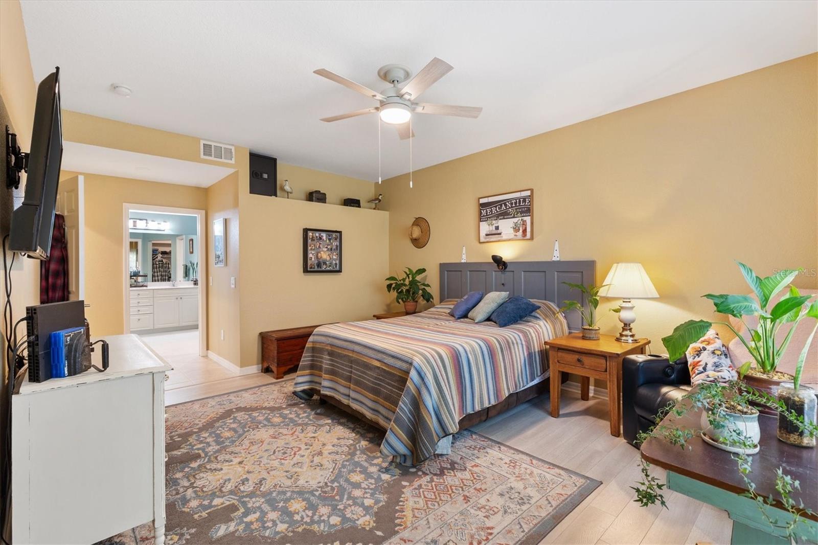 Image 14 of 37 For 5415 Admiral Way H5-102