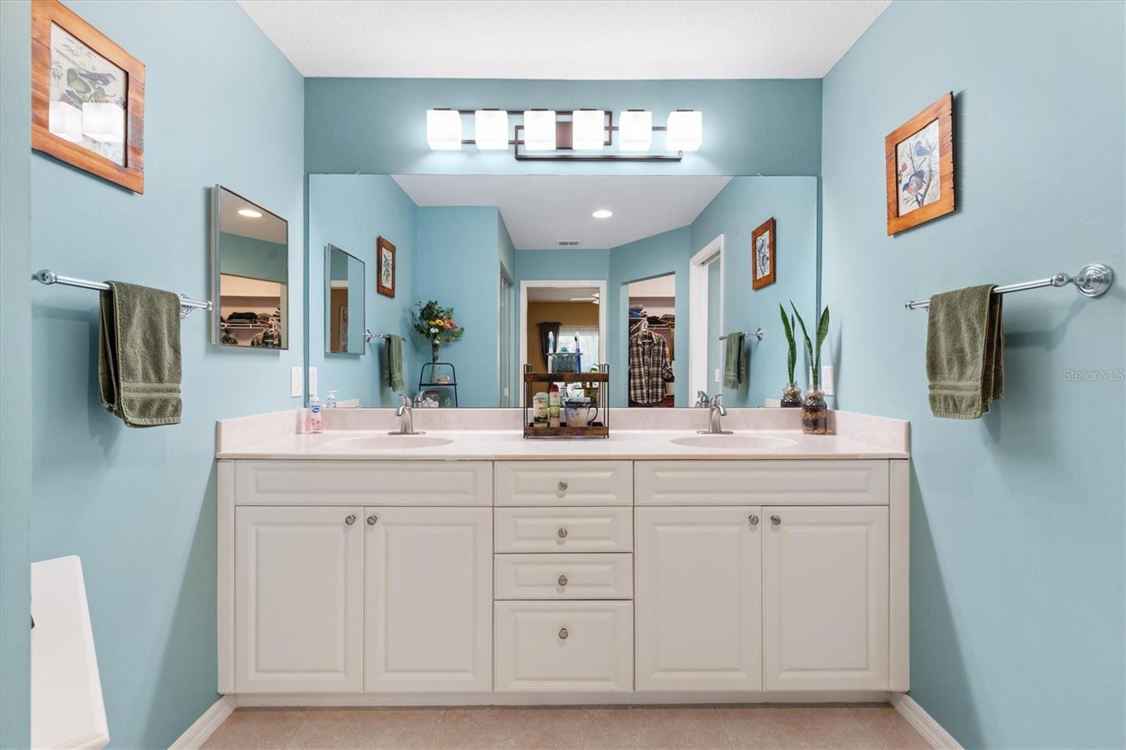 Image 15 of 37 For 5415 Admiral Way H5-102