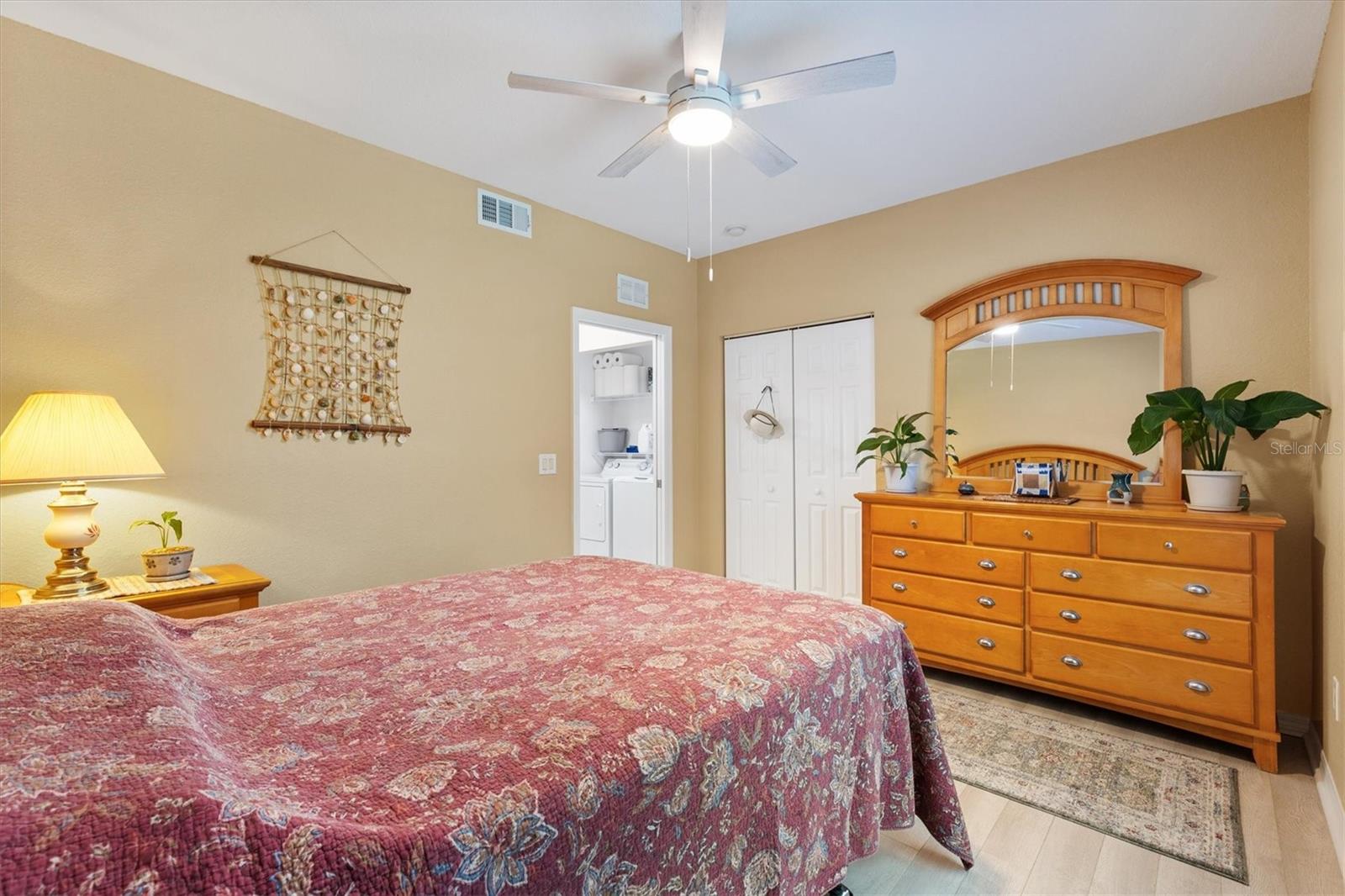 Image 21 of 37 For 5415 Admiral Way H5-102