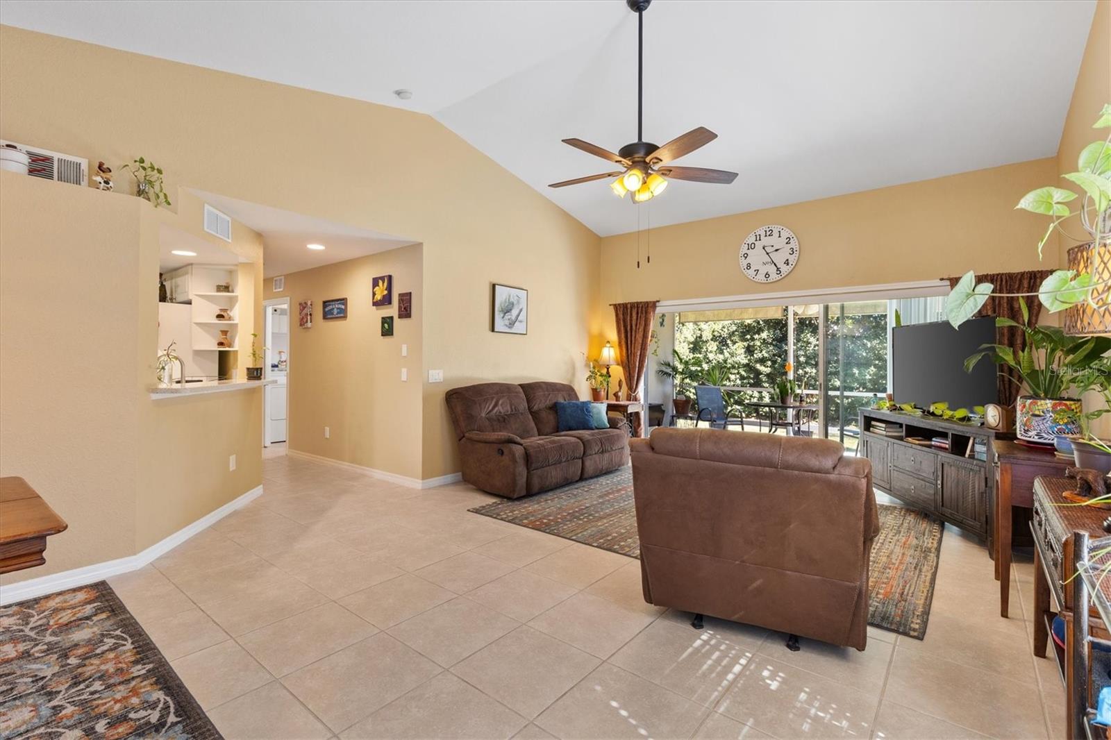 Image 5 of 37 For 5415 Admiral Way H5-102