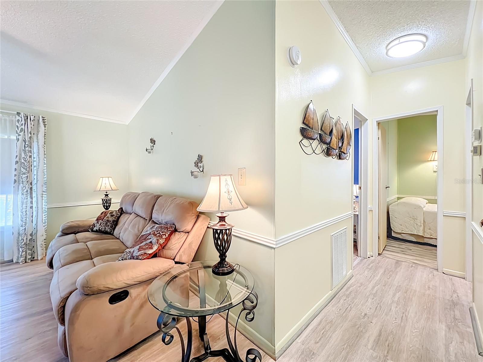 Image 12 of 69 For 698 Cindi Avenue