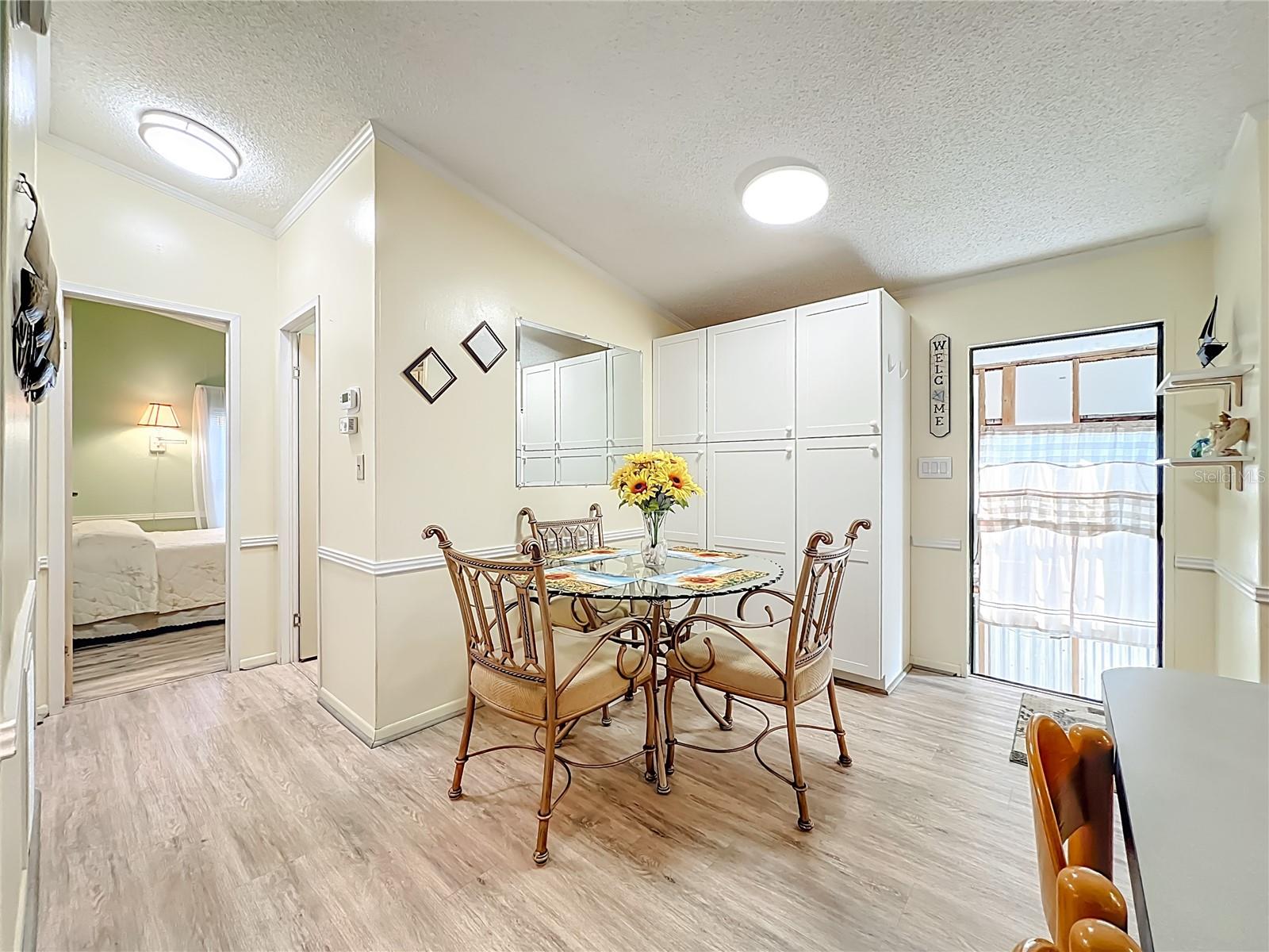 Image 14 of 69 For 698 Cindi Avenue