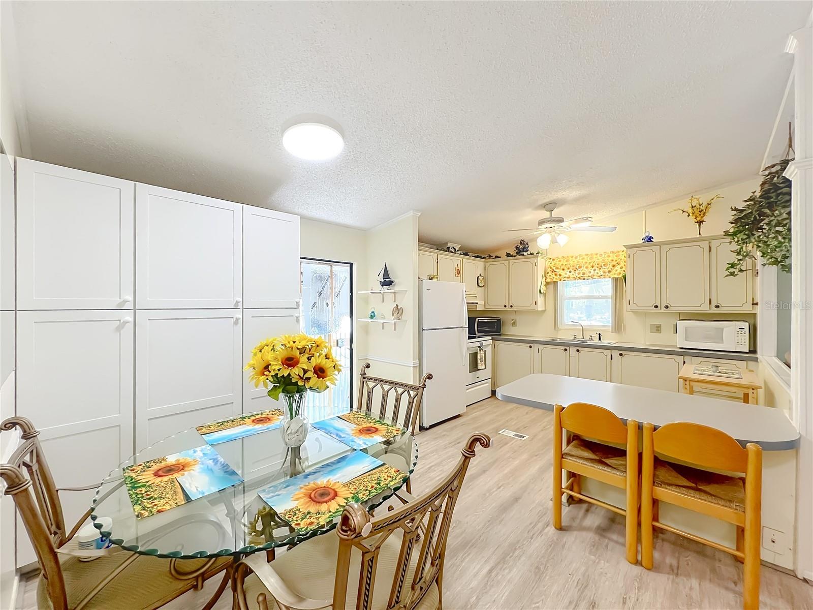 Image 15 of 69 For 698 Cindi Avenue