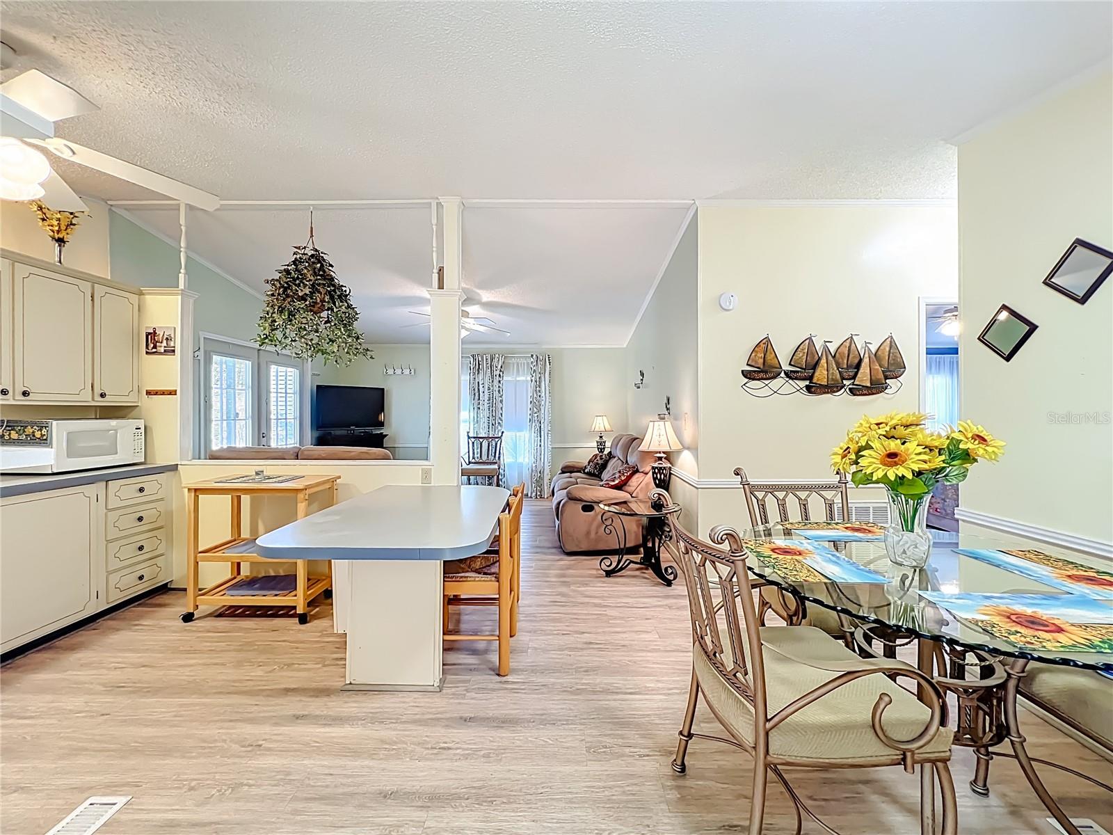 Image 16 of 69 For 698 Cindi Avenue