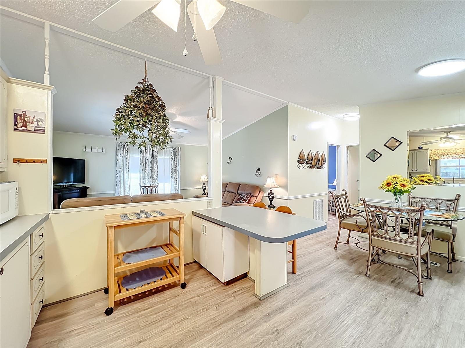 Image 22 of 69 For 698 Cindi Avenue