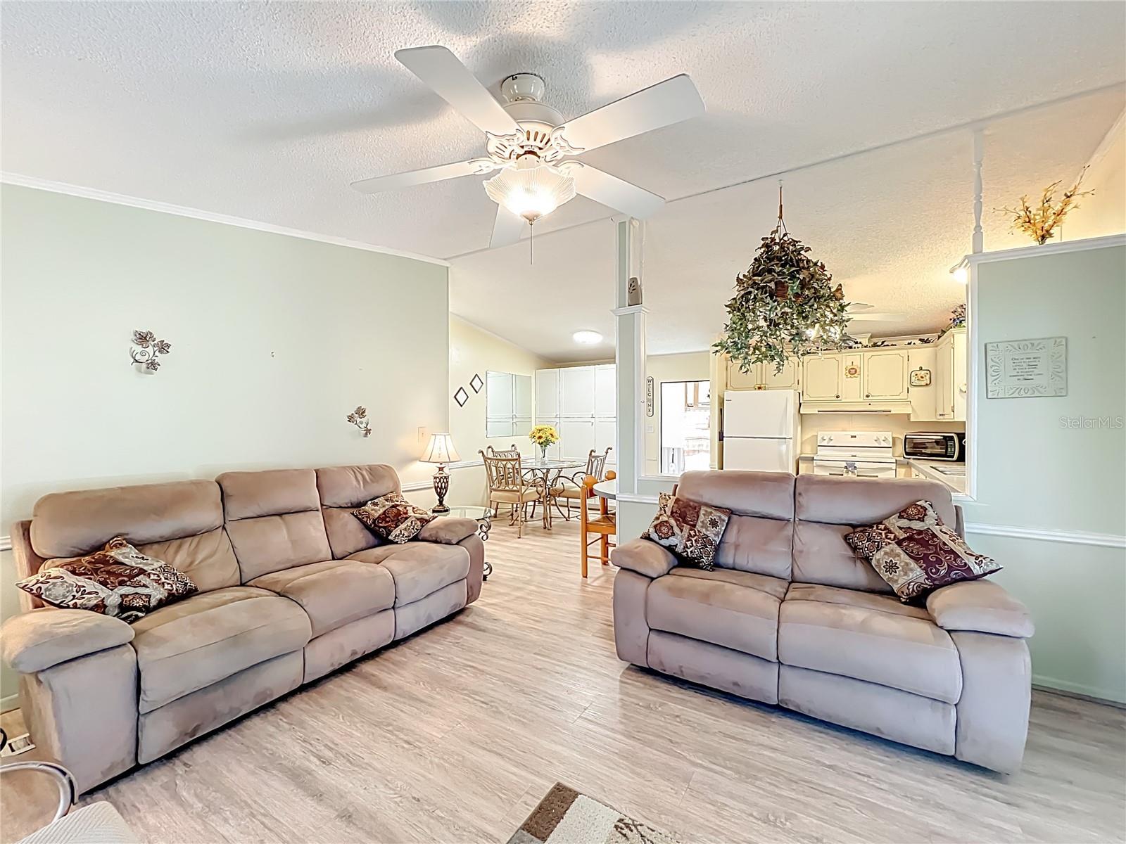 Image 8 of 69 For 698 Cindi Avenue