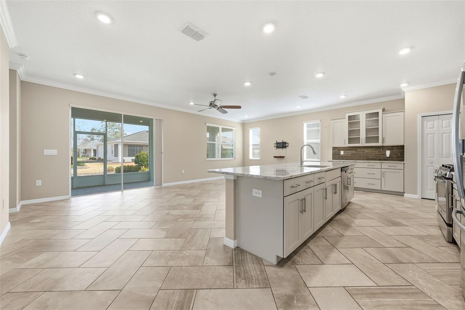 Image 11 of 42 For 7924 85th Loop