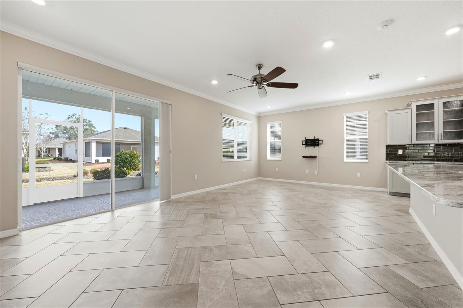 Image 18 of 42 For 7924 85th Loop