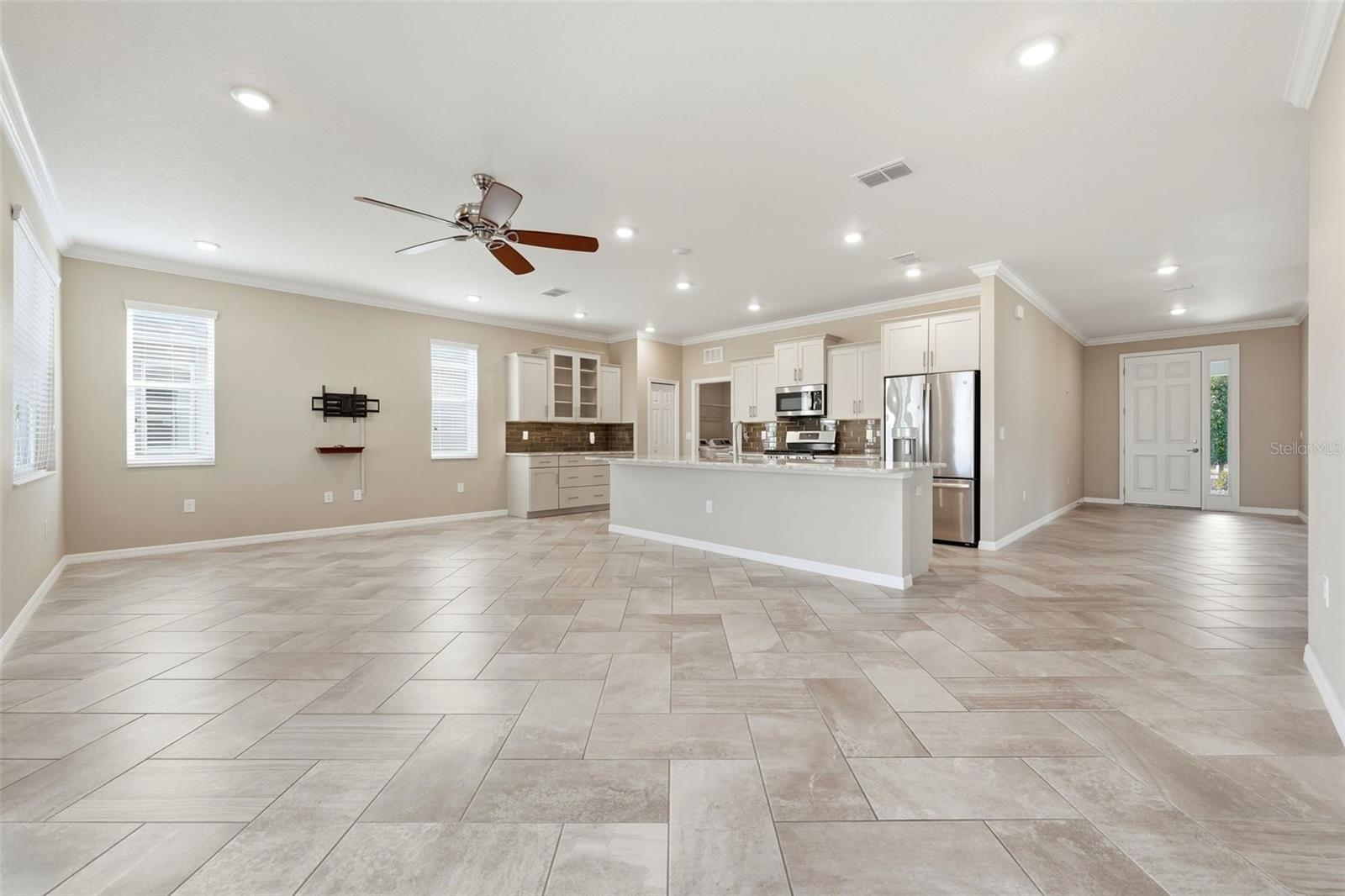 Image 19 of 42 For 7924 85th Loop