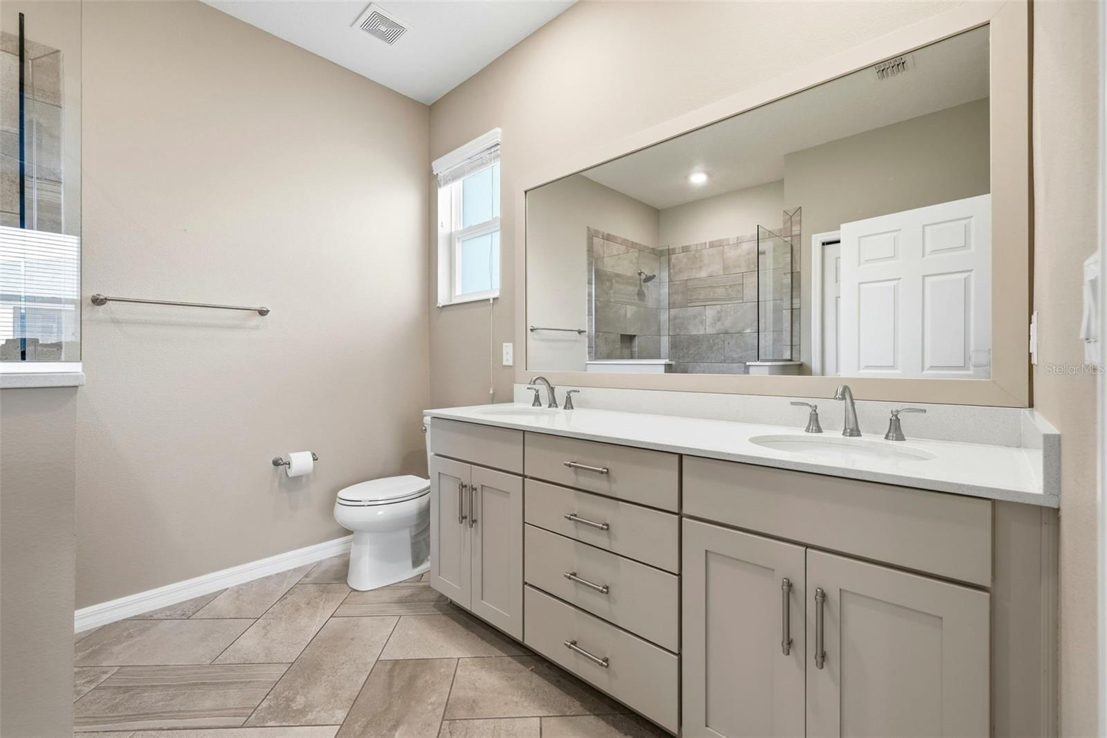 Image 24 of 42 For 7924 85th Loop