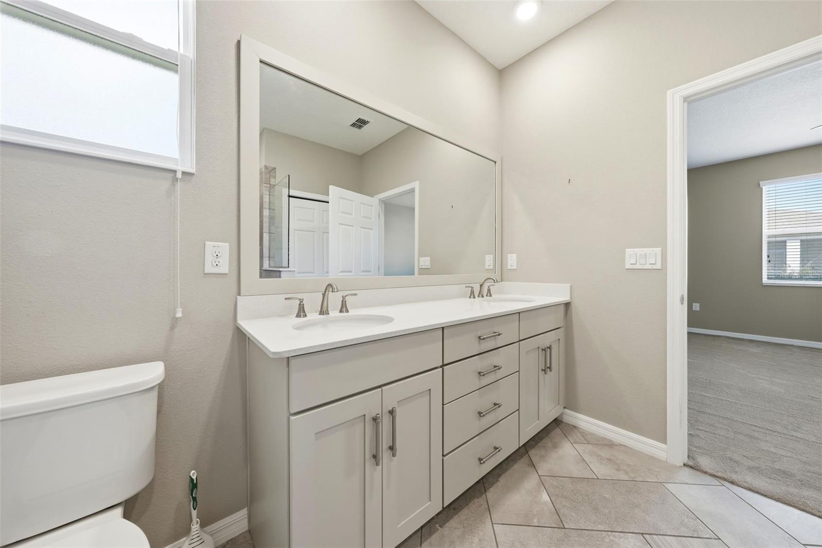 Image 25 of 42 For 7924 85th Loop