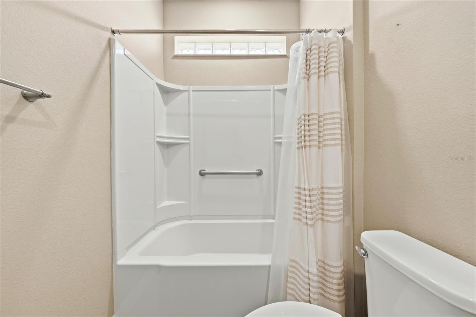 Image 33 of 42 For 7924 85th Loop