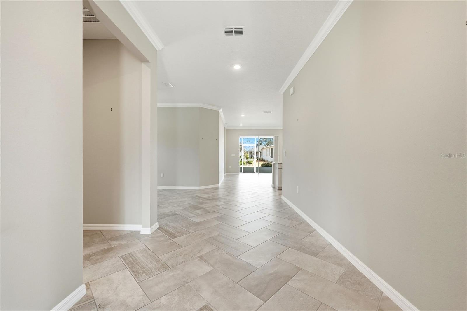 Image 7 of 42 For 7924 85th Loop