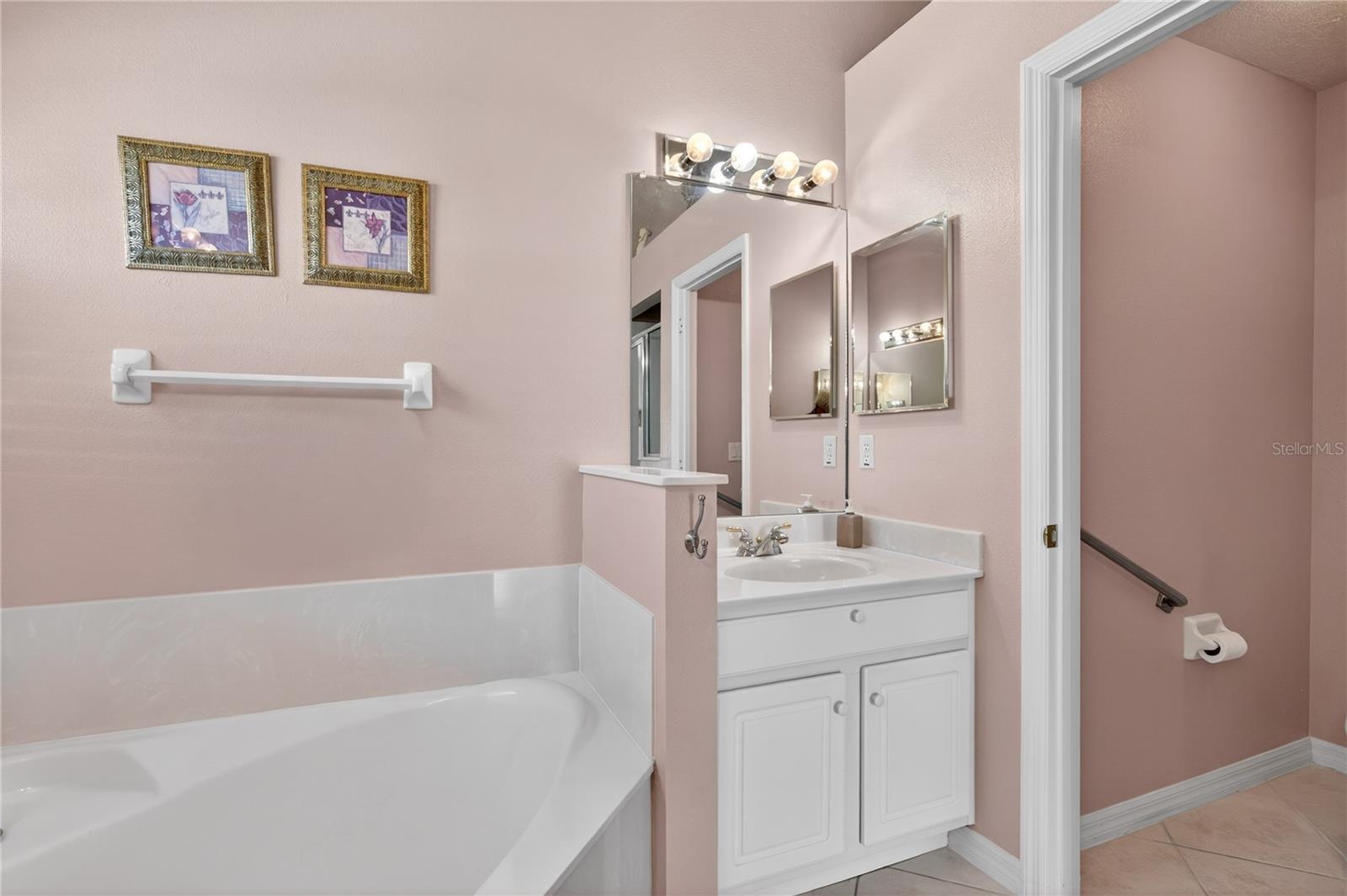 Image 26 of 67 For 2219 Caxton  