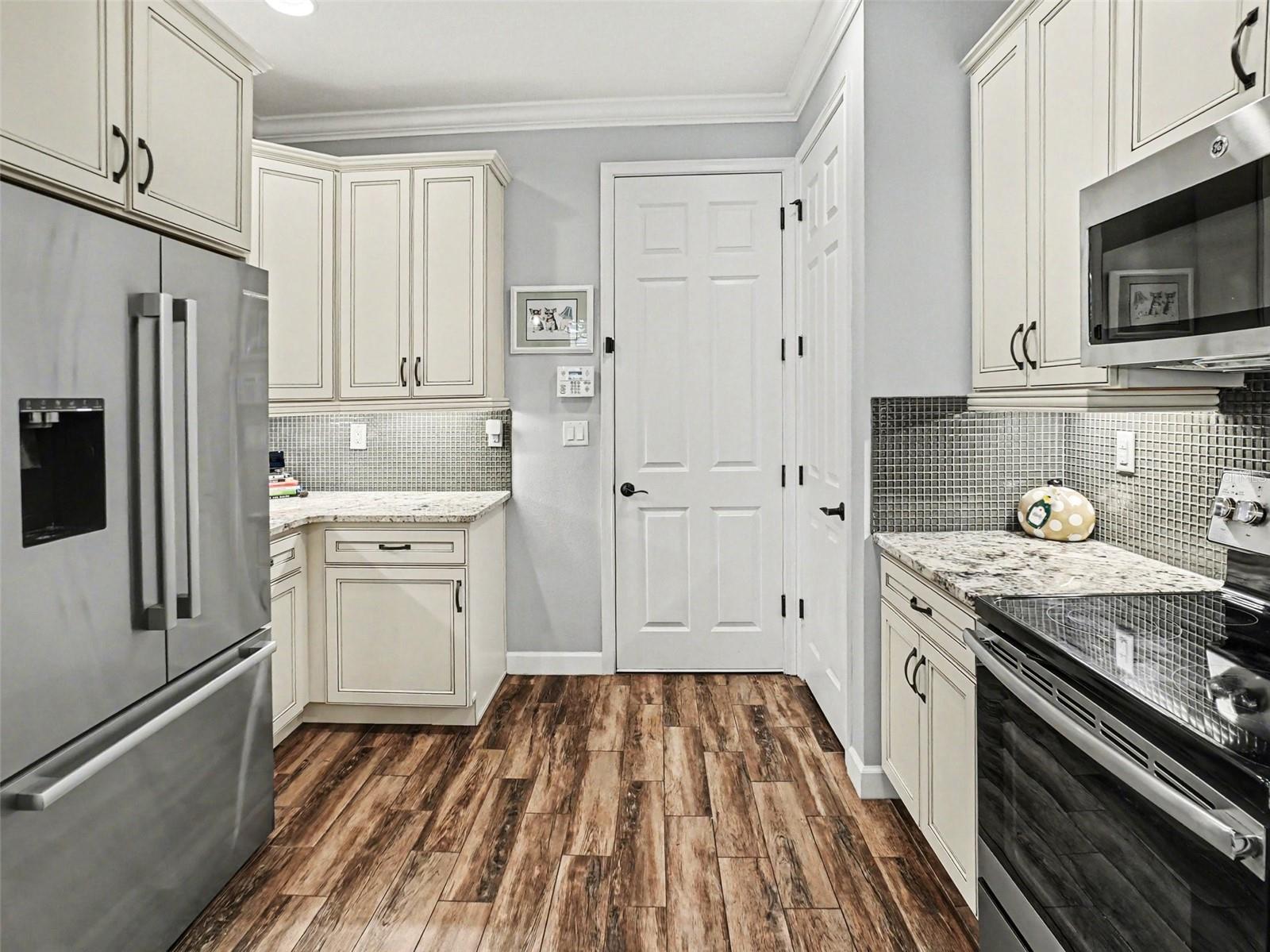 Image 10 of 33 For 830 Brutus Terrace